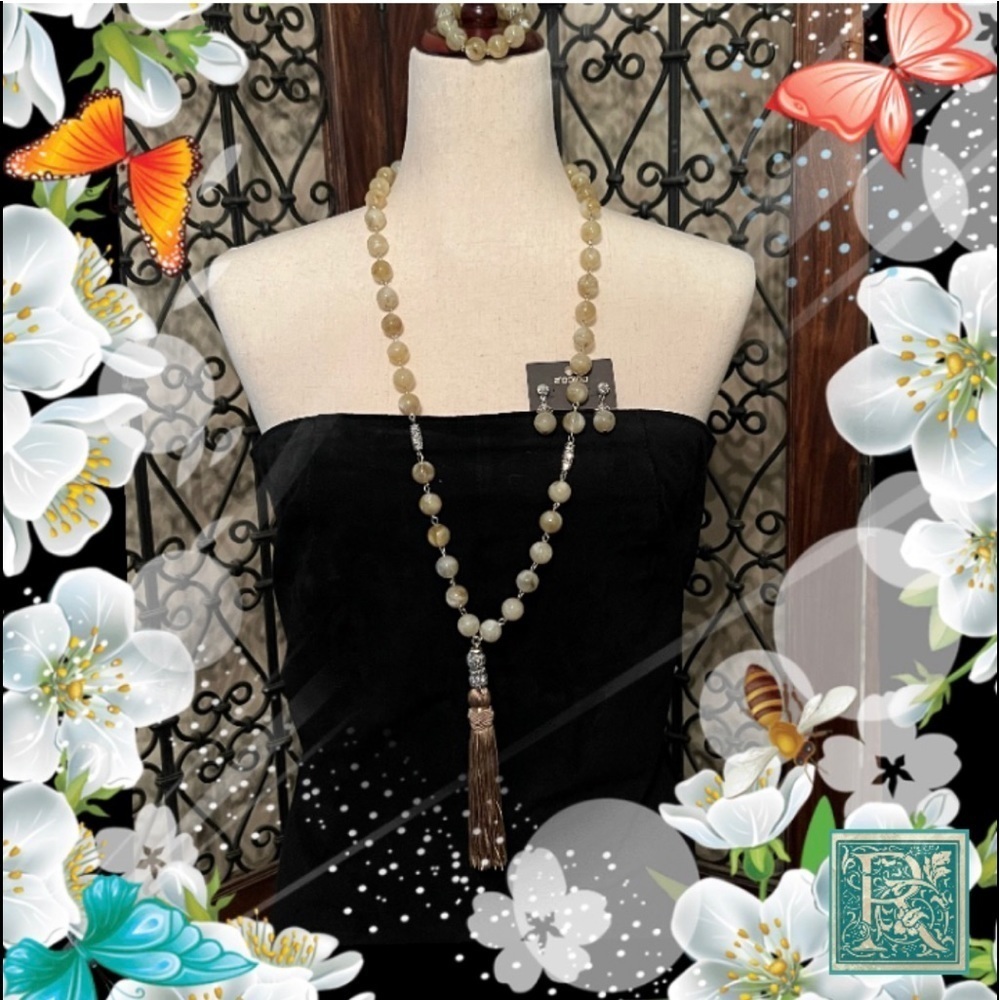 Vintage Chico’s beige bead & rhinestone necklace, bracelet & earrings set.​